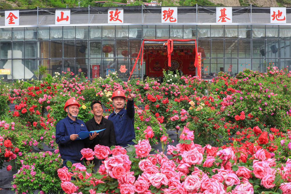 PG麻将胡了：“满格电”护航乡村振兴好“丰”景——国网四川阿坝州电力有限责任公司电“靓”乡村振兴(图3)