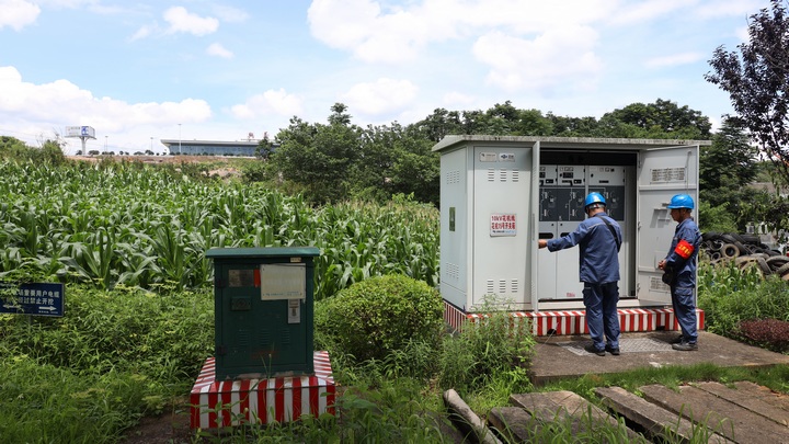 兴义供电局：护航“暑期”电力供应城市旅游“电力十足”(图2)