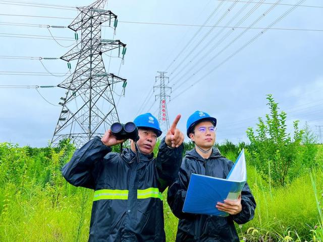 在山区供电所前置部署发电机359台国网北京电力全力应对暴雨(图2)