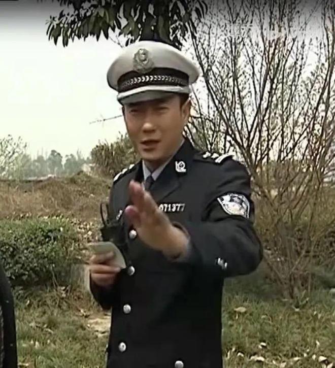 川A666T6女车主发声：谭乔警官的事与己无关自己只是普通人(图3)
