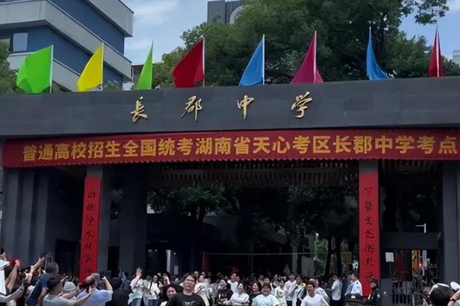 男孩高考575分被赶出家门父母道出真实原因网友集体同情父母(图8)