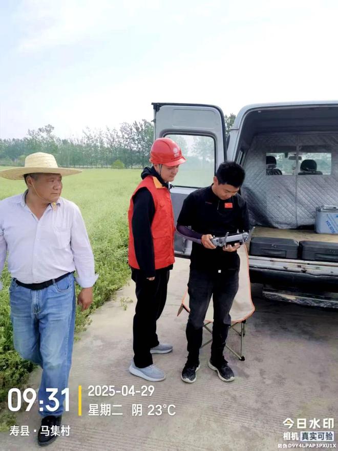 PG麻将胡了：寿县农用植保无人机“飞手”们：作业时一定避让高压线路！(图1)